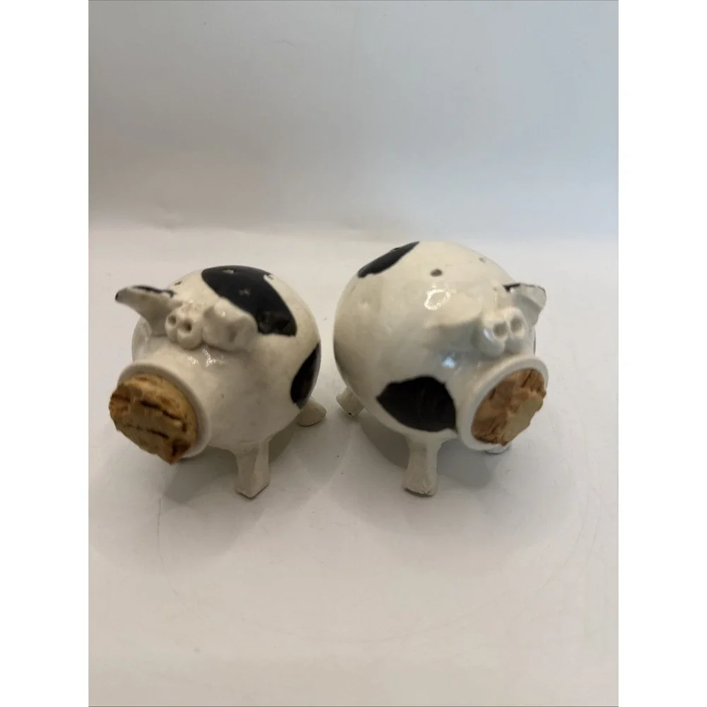 Vintage Folk Art Pottery Spotted Pig Salt & Pepper Shakers Cork For Snout